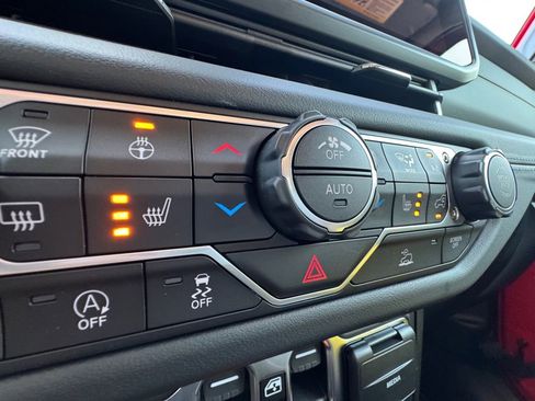 New 2025 Jeep Gladiator Sport image 5