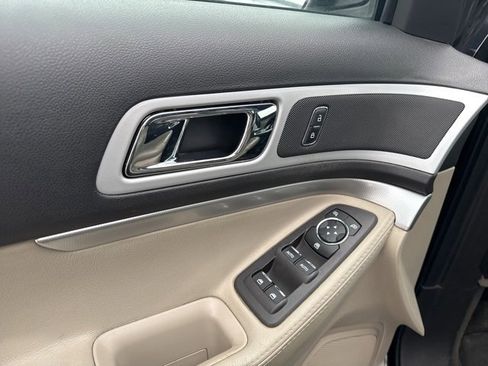 Used 2013 Ford Explorer XLT image 4