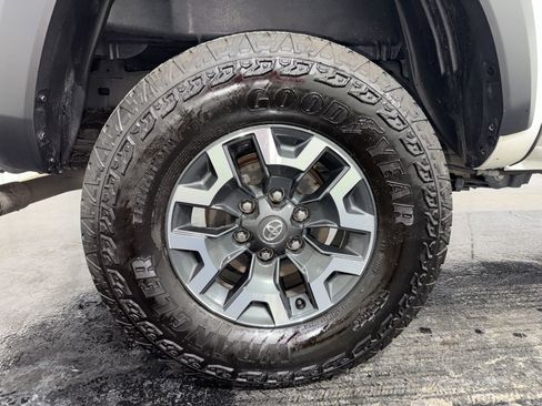 Used 2023 Toyota Tacoma TRD Off-Road w/ Technology Package AWD/4WD image 8