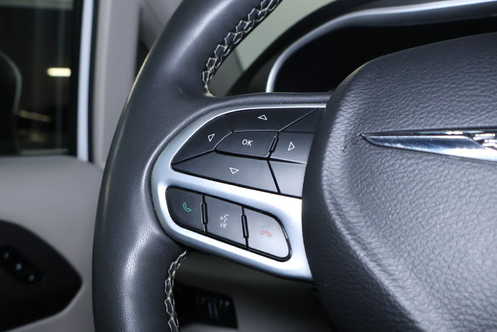 Used 2023 Chrysler Pacifica Touring-L FWD image 20