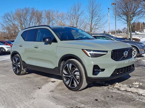 Certified 2025 Volvo XC40 B5 Ultra image 1