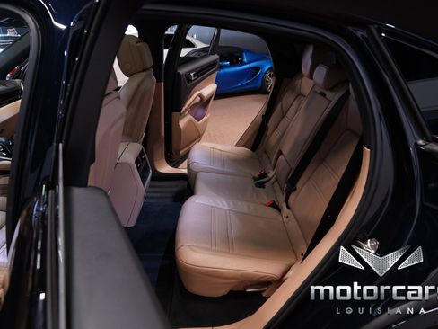 Used 2021 Porsche Cayenne Coupe w/ Premium Package image 36