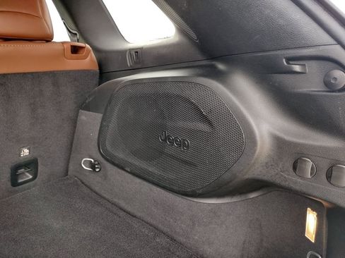 Used 2019 Jeep Cherokee Overland w/ Technology Group image 25