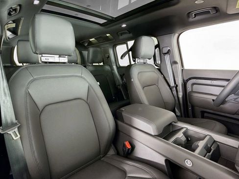 Used 2025 Land Rover Defender 110 X-Dynamic SE image 14