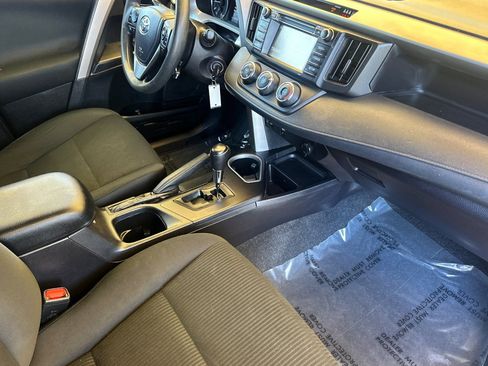 Used 2018 Toyota RAV4 LE w/ All Weather Liner Package FWD image 17