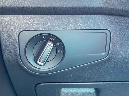 Used 2018 Volkswagen Tiguan SE AWD/4WD image 26