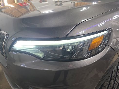 Used 2019 Jeep Cherokee Limited image 31