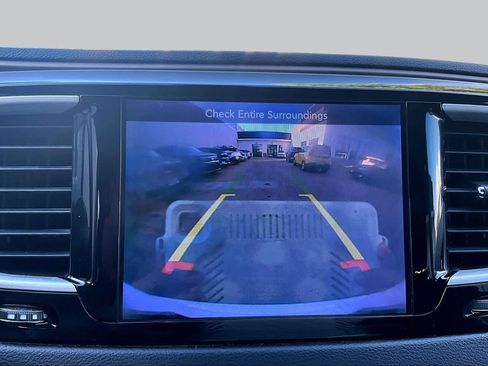 Used 2017 Chrysler Pacifica Touring-L FWD image 28