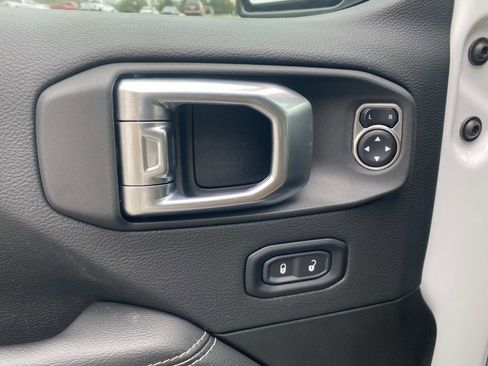 Used 2023 Jeep Wrangler Sahara image 22