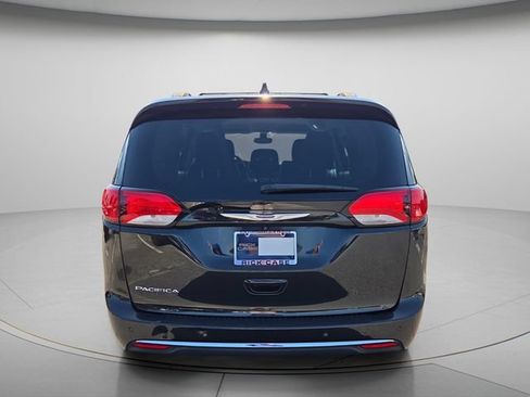 Used 2019 Chrysler Pacifica Touring-L FWD image 5