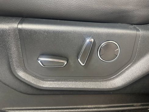 Used 2019 Ford Expedition XLT w/ Equipment Group 202A RWD image 18