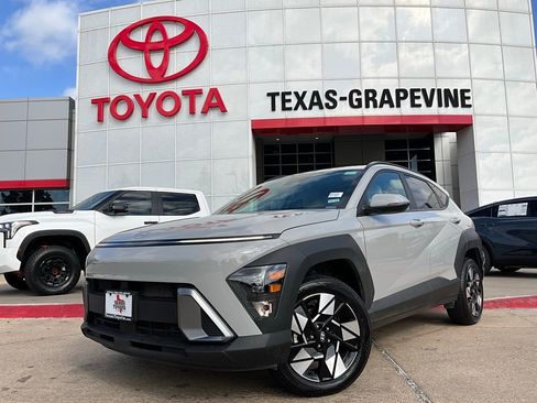 Used 2025 Hyundai Kona SEL image 2