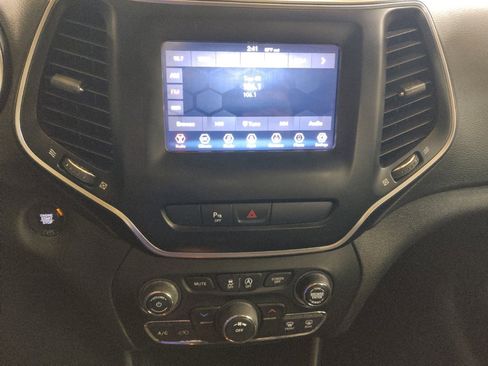 Used 2020 Jeep Cherokee Latitude Plus FWD image 25