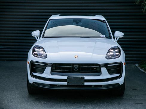 Certified 2023 Porsche Macan AWD/4WD image 7
