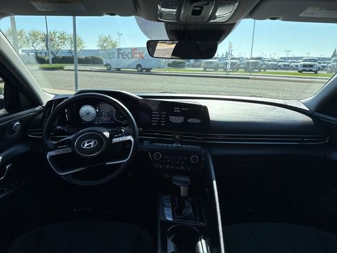 Used 2024 Hyundai Elantra SEL w/ Convenience Package image 21