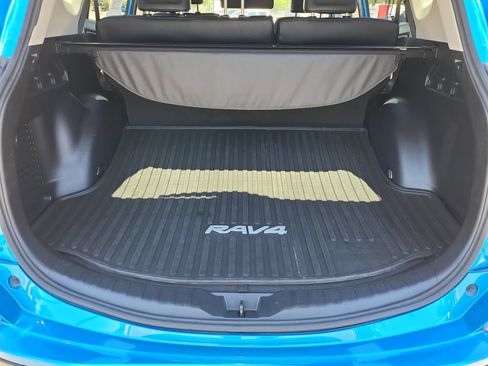 Used 2018 Toyota RAV4 Limited AWD/4WD image 18