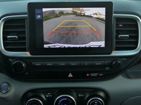 Used 2025 Hyundai Venue SEL image 19