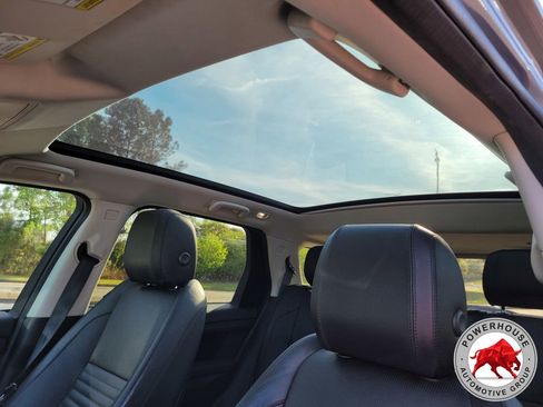 Used 2020 Land Rover Discovery Sport SE image 24