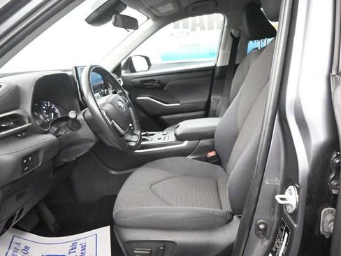 Used 2024 Toyota Highlander LE image 14