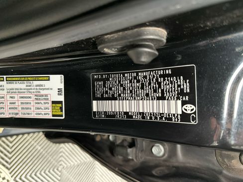 Used 2021 Toyota Corolla LE image 18