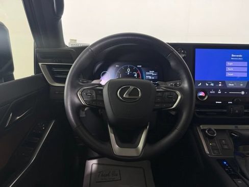 Used 2025 Lexus GX 550 w/ Accessory Package (2T) AWD/4WD image 24