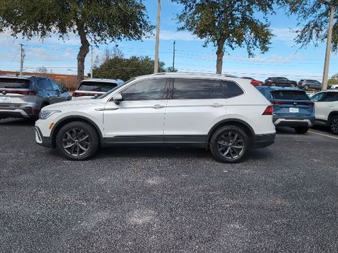 Used 2023 Volkswagen Tiguan SE image 3