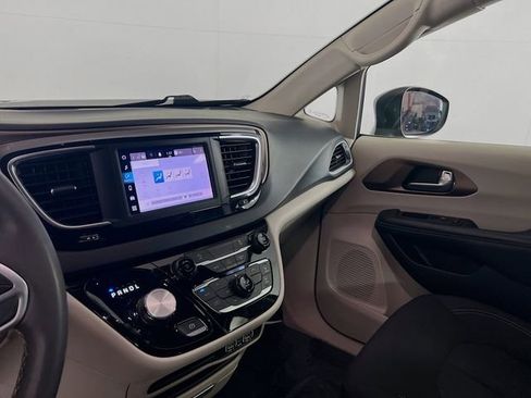 Used 2023 Chrysler Voyager LX FWD image 20