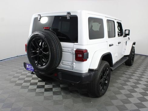 Used 2025 Jeep Wrangler Unlimited Sahara AWD/4WD image 23