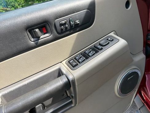 Used 2004 HUMMER H2 w/ Preferred Equipment Group AWD/4WD image 12