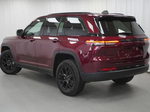 Certified 2025 Jeep Grand Cherokee Altitude image 14