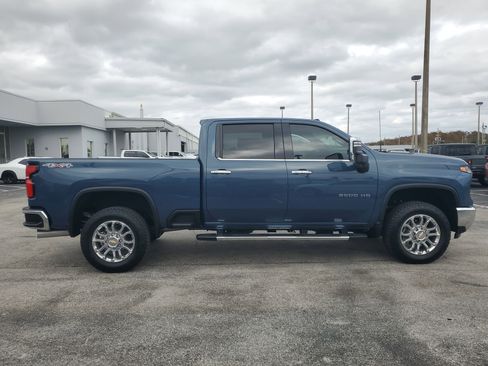 Used 2025 Chevrolet Silverado 2500 LTZ w/ LTZ Premium Package image 9