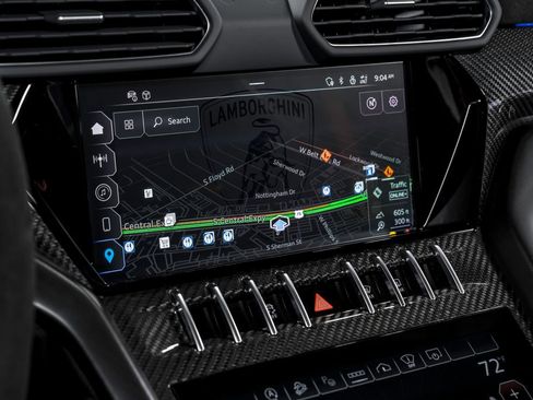Used 2024 Lamborghini Urus Performante AWD/4WD image 26