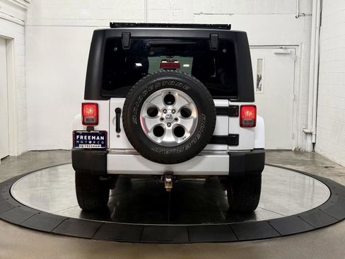 Used 2014 Jeep Wrangler Unlimited Sahara w/ Connectivity Group AWD/4WD image 7