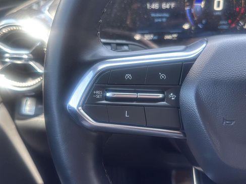 Used 2025 Chevrolet Equinox LT AWD/4WD image 15