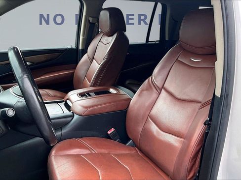 Used 2020 Cadillac Escalade Luxury RWD image 19