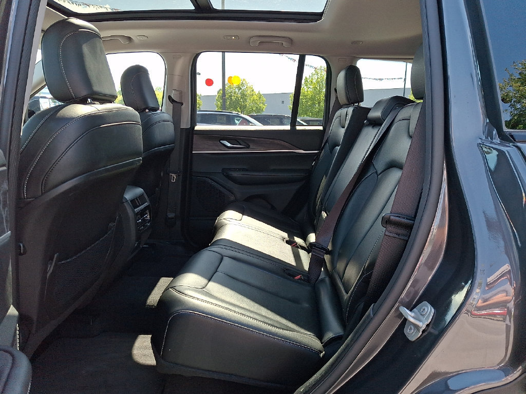 Certified 2023 Jeep Grand Cherokee Limited AWD/4WD image 10
