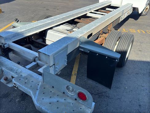 Used 2011 Ford E-450 and Econoline 450 Super Duty image 5