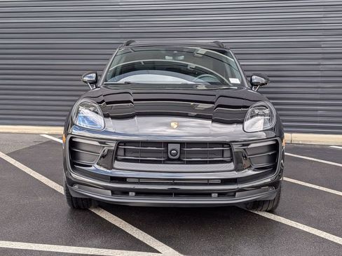 Used 2026 Porsche Macan AWD/4WD image 10