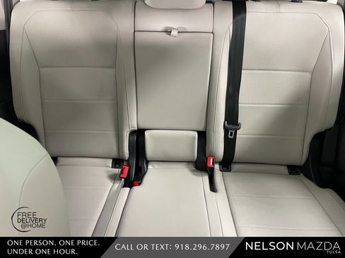 Used 2021 Volkswagen Tiguan SE w/ Panoramic Sunroof Package image 31