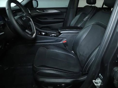 Certified 2024 Jeep Grand Cherokee Altitude image 18