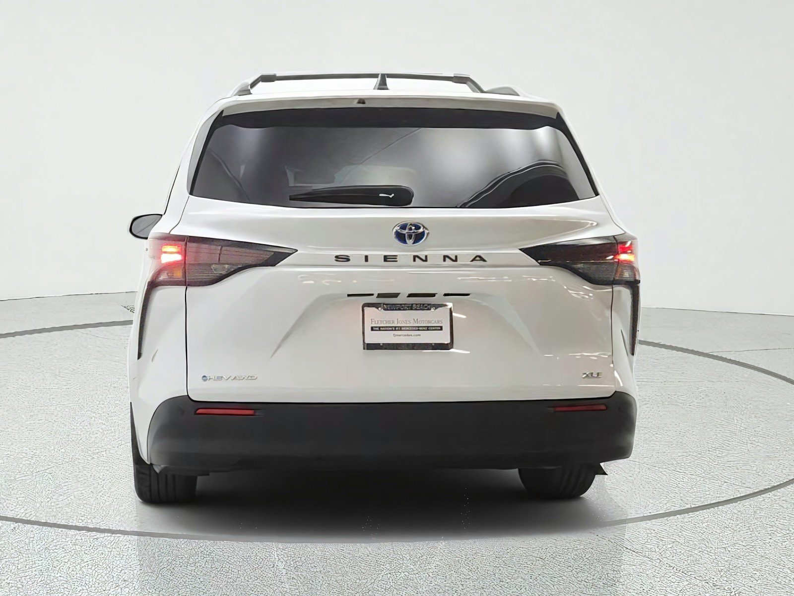 Used 2025 Toyota Sienna XLE w/ XLE Plus Package AWD/4WD image 6