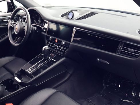 Certified 2025 Porsche Macan image 25