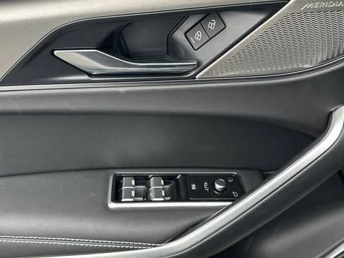 New 2025 Jaguar F-PACE R-Dynamic S image 15