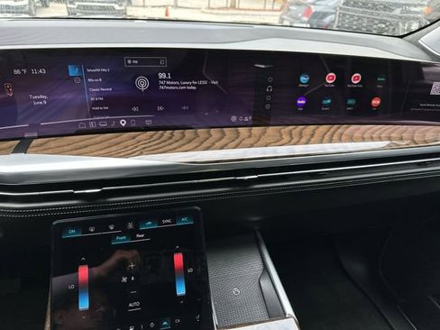Certified 2025 Cadillac Escalade ESV Sport Platinum AWD/4WD image 24