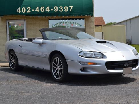 Used 2002 Chevrolet Camaro Z28 w/ SS Performance/Appearance Pkg RWD image 9