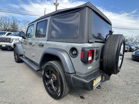 Used 2018 Jeep Wrangler Unlimited Sport S AWD/4WD image 4