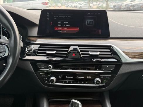 Used 2018 BMW 530e xDrive AWD/4WD image 11