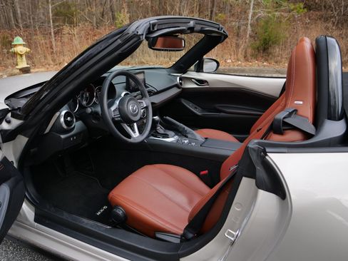 Used 2022 MAZDA MX-5 Miata Grand Touring image 24