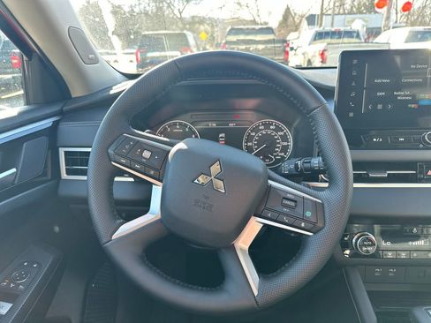 New 2026 Mitsubishi Outlander SE AWD/4WD image 14
