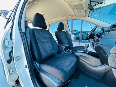 Used 2018 Nissan Rogue SV w/ Premium Package FWD image 25